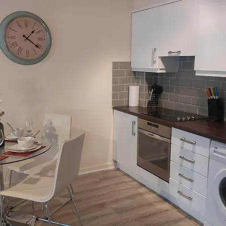 Newly Refurbed 2bd Trinity College & Temple Bar Apartment *